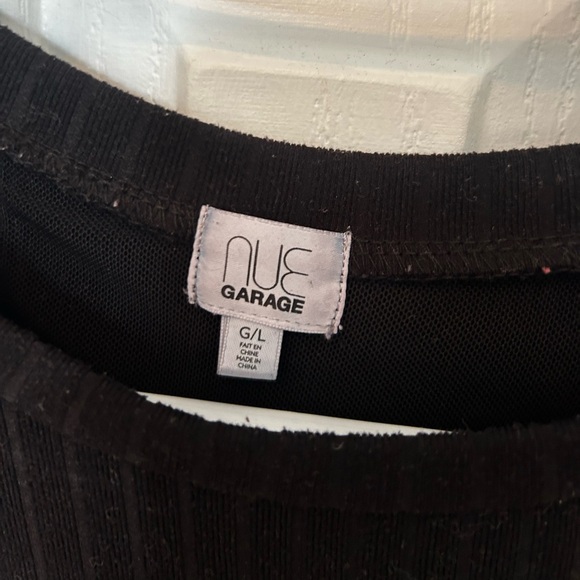 Black long sleeve with an open back - Picture 3 of 3